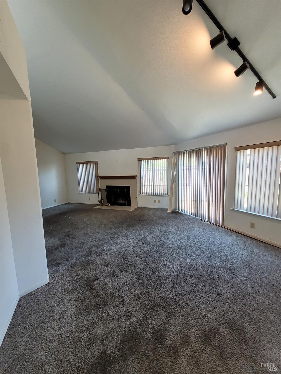 Detail Gallery Image 14 of 33 For 1310 Hawthorne Ct, Dixon,  CA 95620 - 3 Beds | 2 Baths