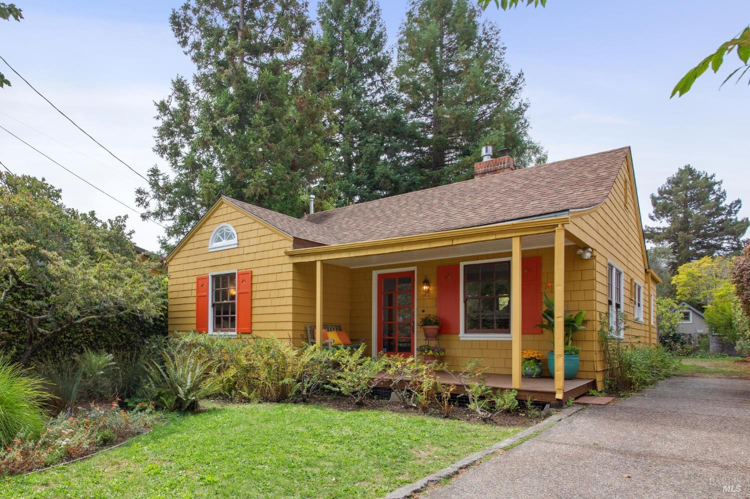 Detail Gallery Image 2 of 46 For 154 Elm Ave, Mill Valley,  CA 94941 - 2 Beds | 2 Baths