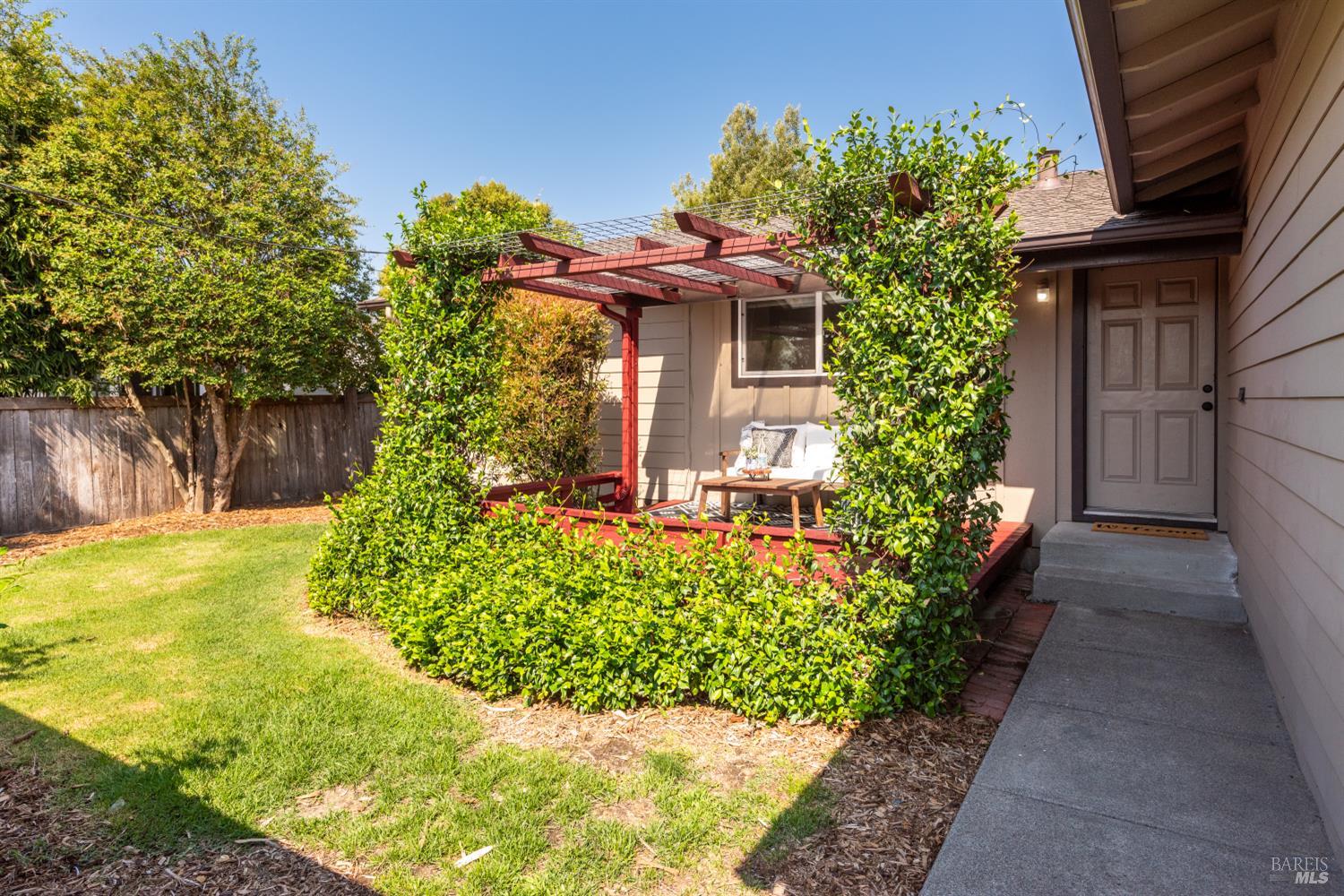 Detail Gallery Image 3 of 33 For 746 Bernadette Ave, Rohnert Park,  CA 94928 - 4 Beds | 2 Baths