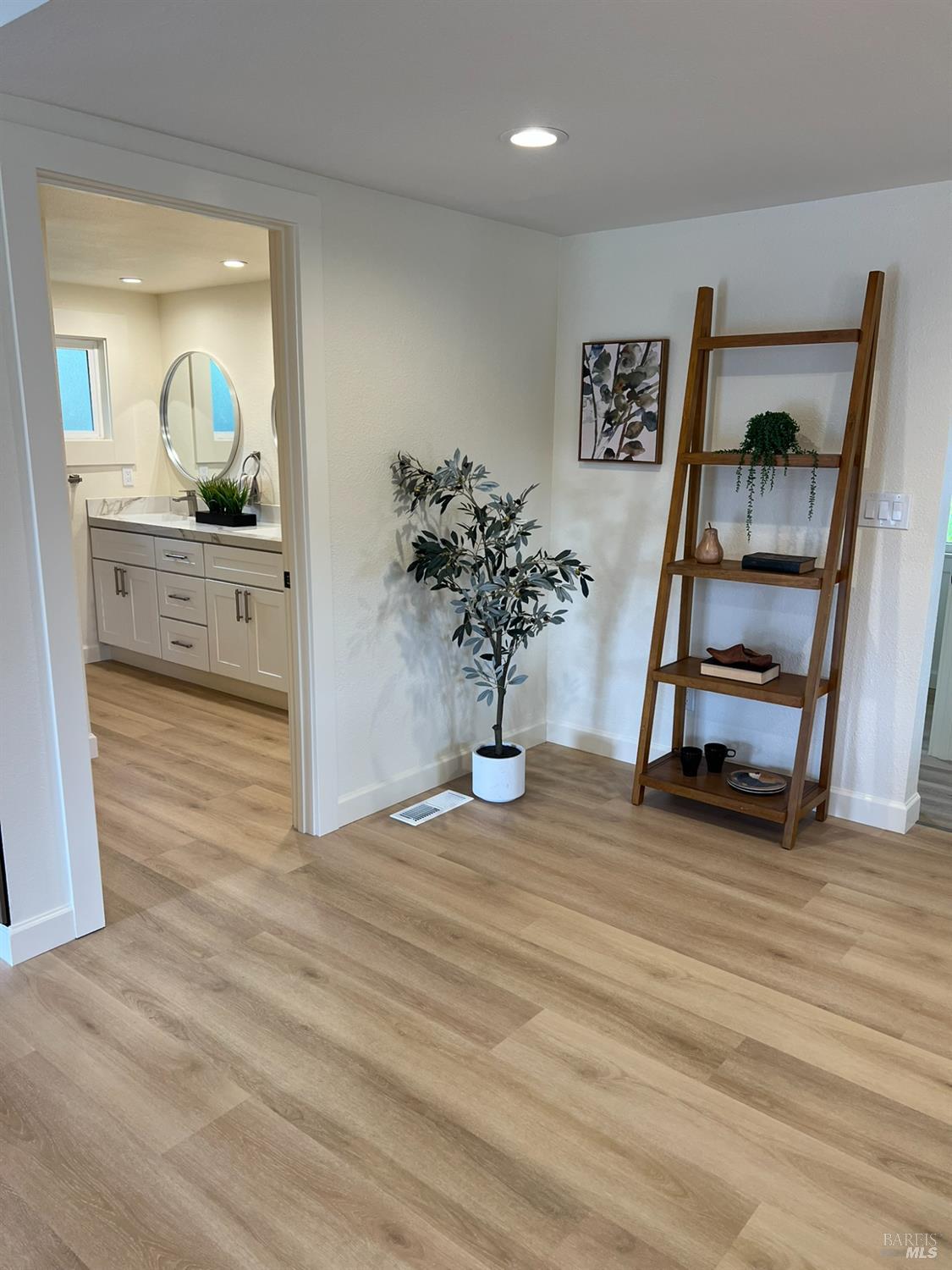 Detail Gallery Image 6 of 17 For 1617 G St, Napa,  CA 94559 - 2 Beds | 1 Baths