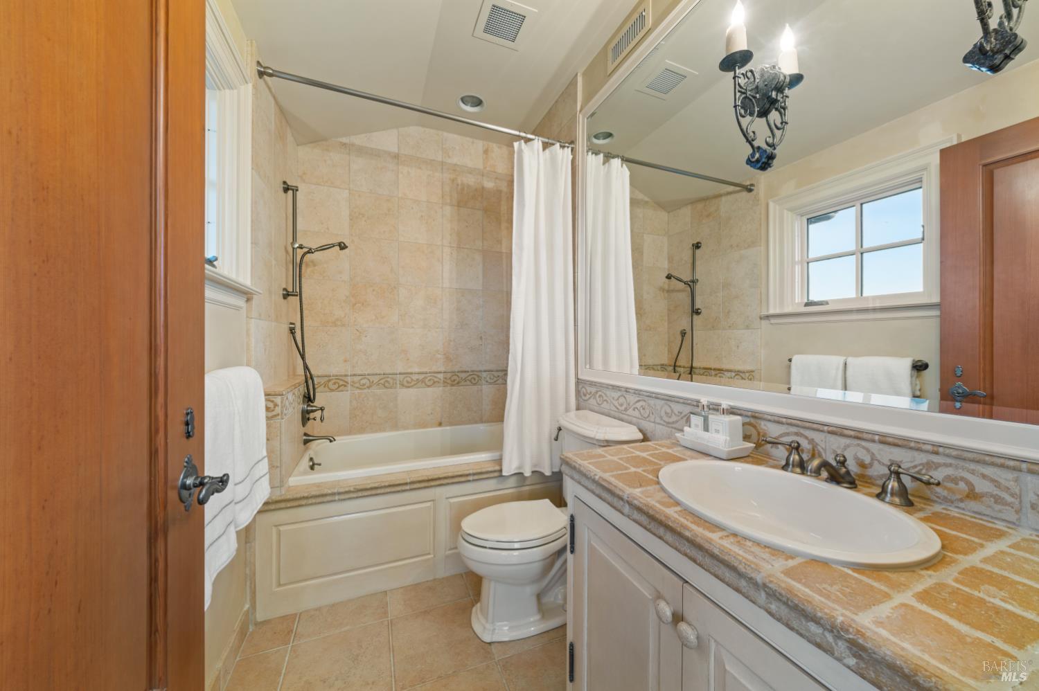 Detail Gallery Image 48 of 64 For 97 Sugarloaf Dr, Tiburon,  CA 94920 - 3 Beds | 3/2 Baths