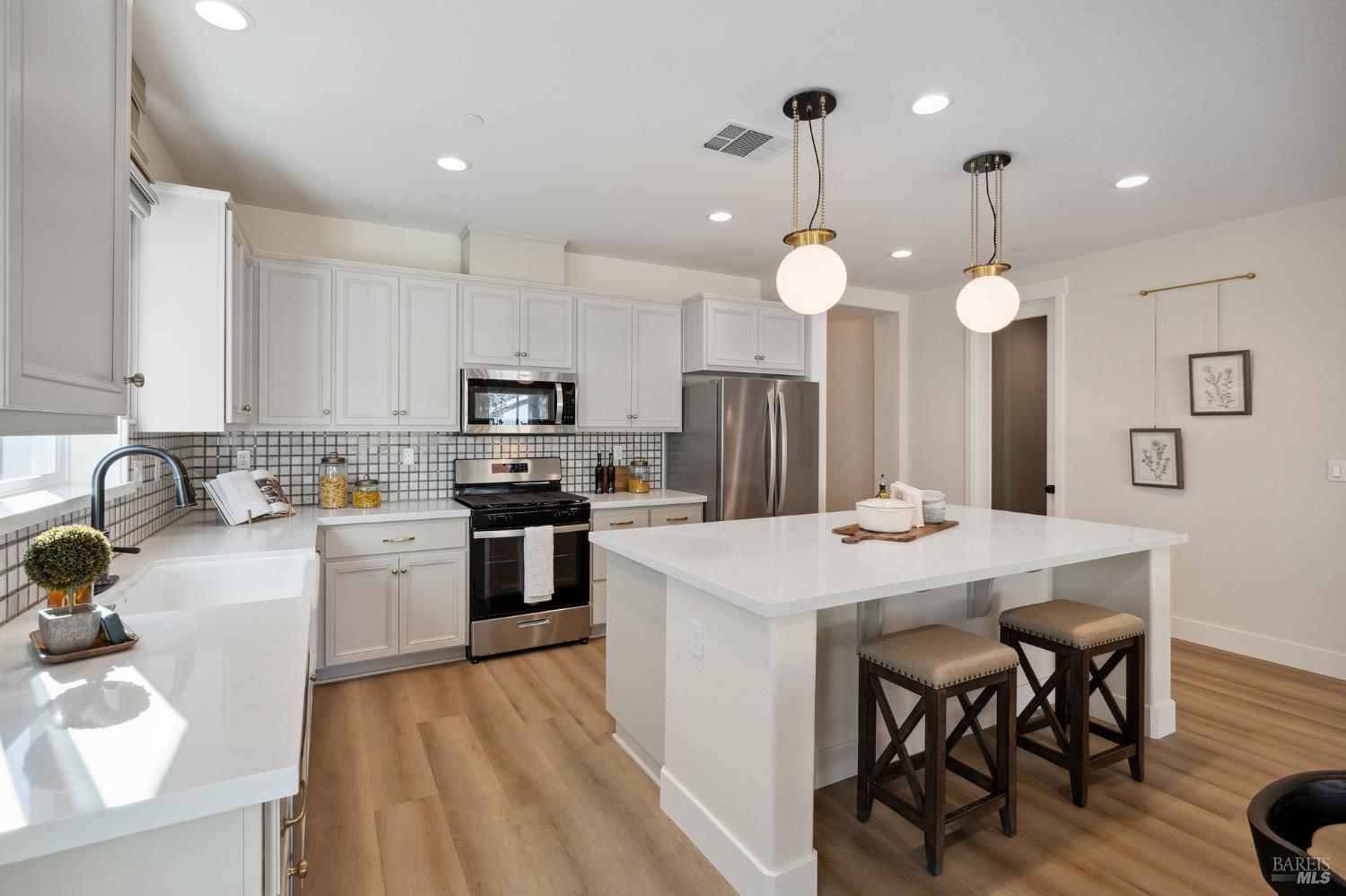 Detail Gallery Image 2 of 34 For 1532 Millennium Way, Fairfield,  CA 94533 - 3 Beds | 2/1 Baths