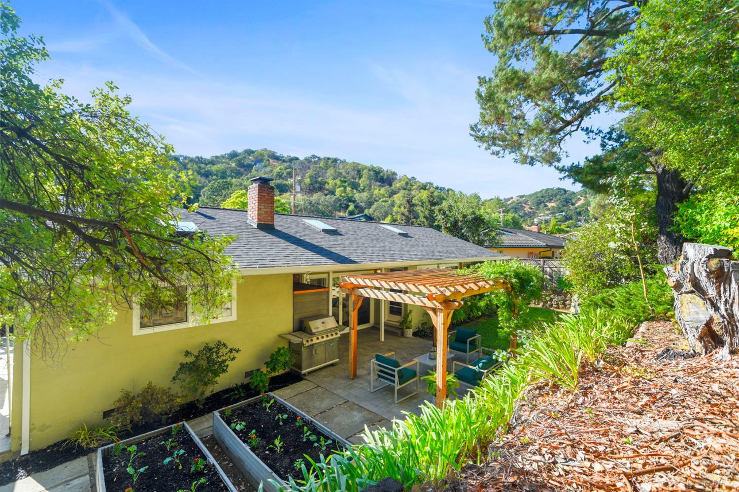 Detail Gallery Image 58 of 88 For 2594 Las Gallinas Ave, San Rafael,  CA 94903 - 3 Beds | 2 Baths