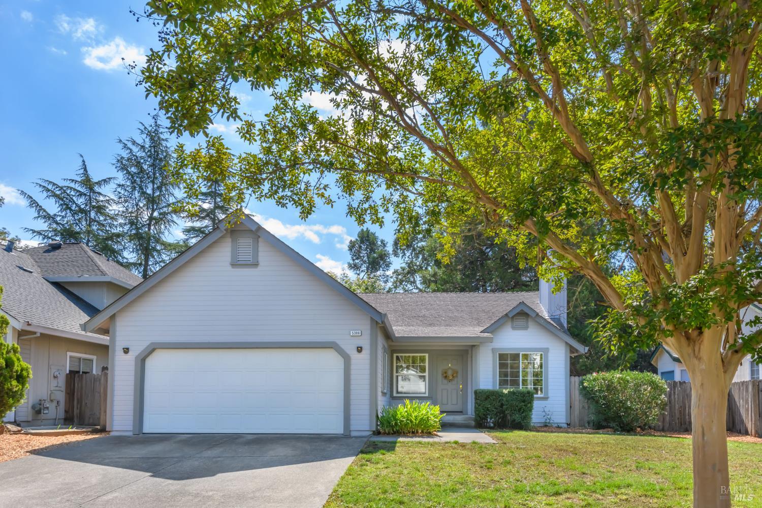 Detail Gallery Image 2 of 29 For 5086 Charmian Dr, Santa Rosa,  CA 95409 - 3 Beds | 2 Baths