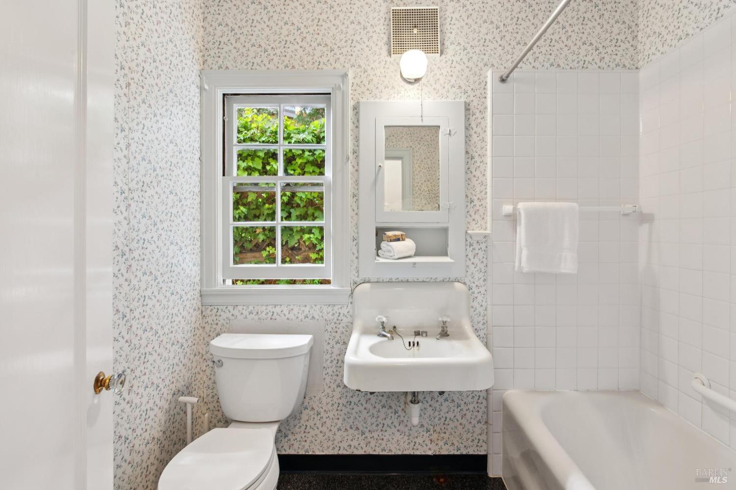 Detail Gallery Image 23 of 46 For 154 Elm Ave, Mill Valley,  CA 94941 - 2 Beds | 2 Baths