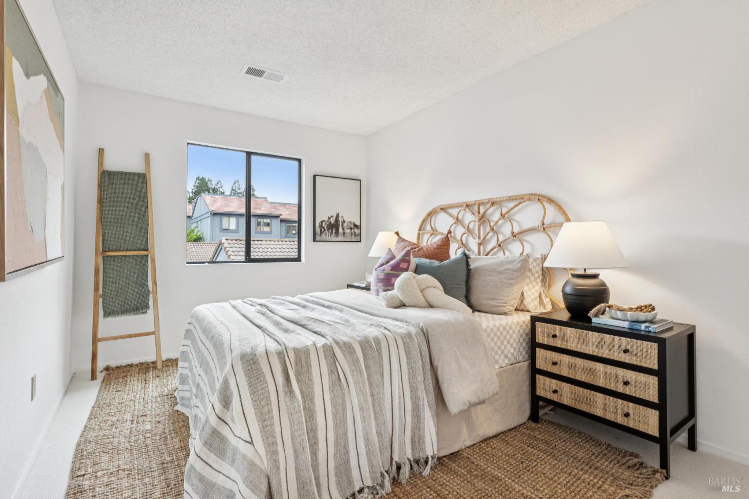 Detail Gallery Image 33 of 48 For 114 Aronia Ln, Novato,  CA 94945 - 3 Beds | 2/1 Baths