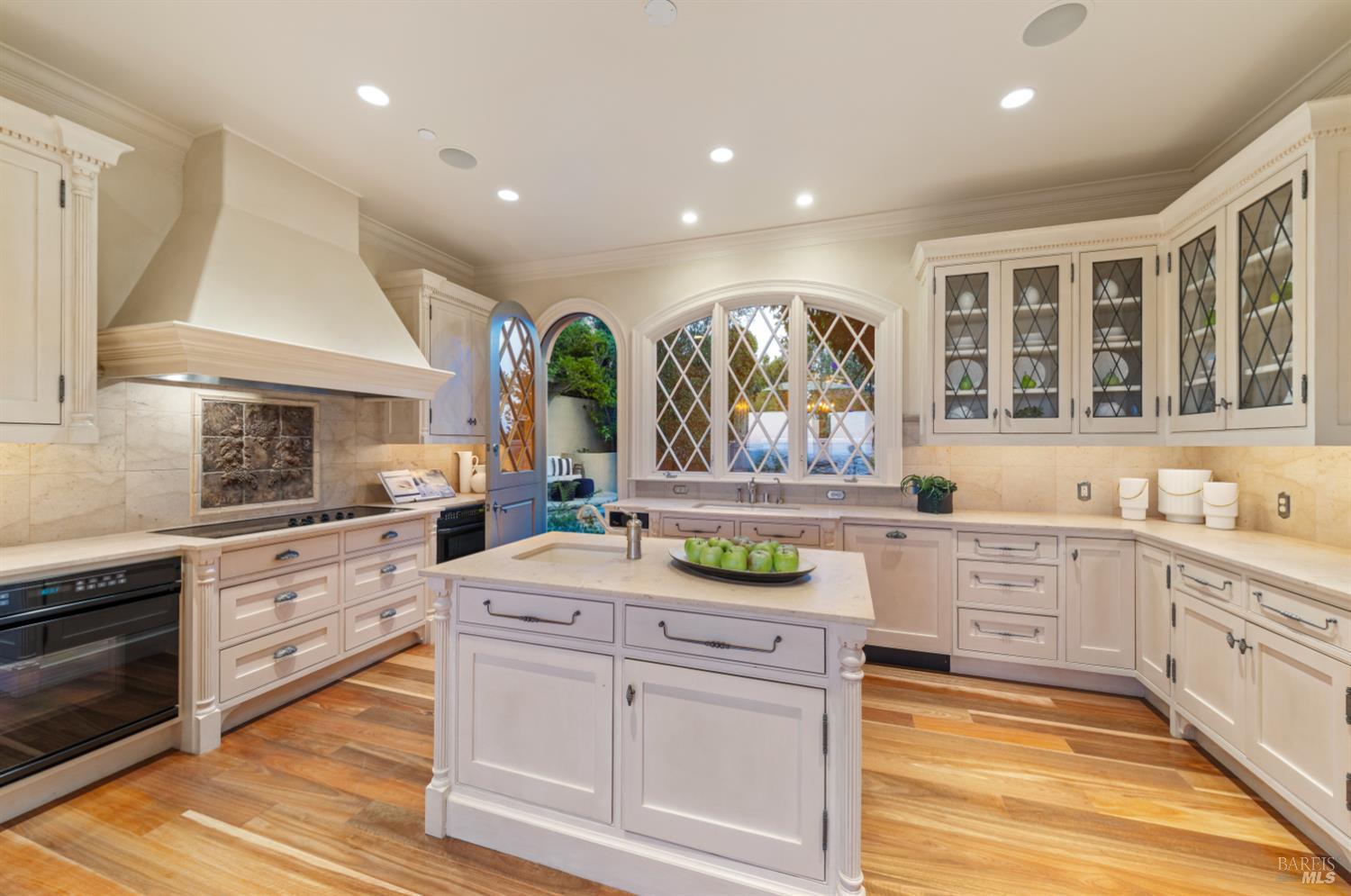 Detail Gallery Image 30 of 64 For 97 Sugarloaf Dr, Tiburon,  CA 94920 - 3 Beds | 3/2 Baths