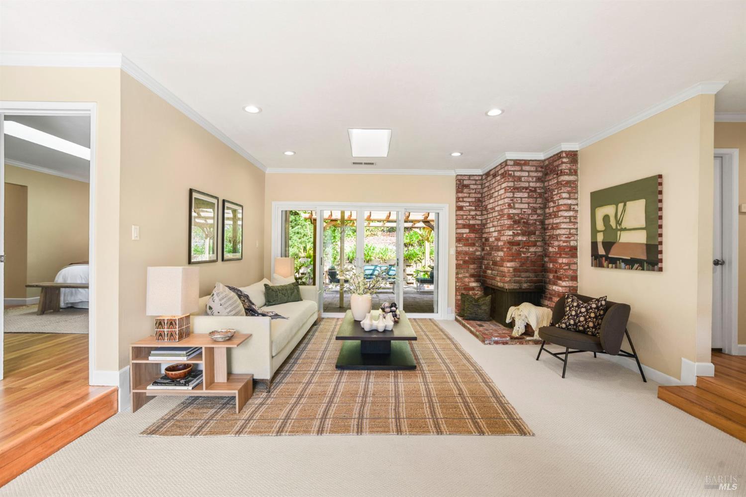 Detail Gallery Image 7 of 88 For 2594 Las Gallinas Ave, San Rafael,  CA 94903 - 3 Beds | 2 Baths