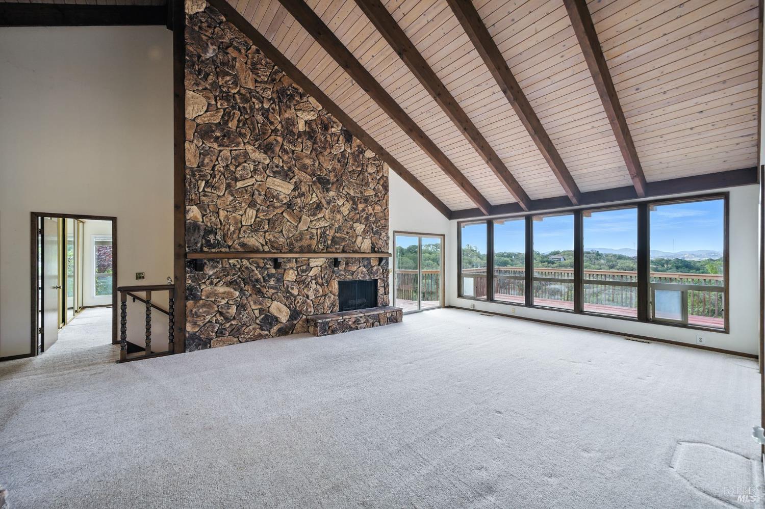 Detail Gallery Image 8 of 55 For 1 Lockton Ln, Novato,  CA 94945 - 4 Beds | 2/1 Baths