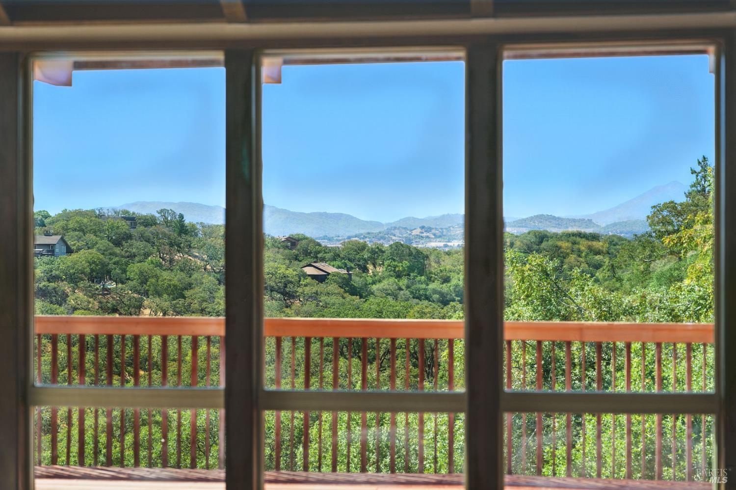 Detail Gallery Image 9 of 55 For 1 Lockton Ln, Novato,  CA 94945 - 4 Beds | 2/1 Baths