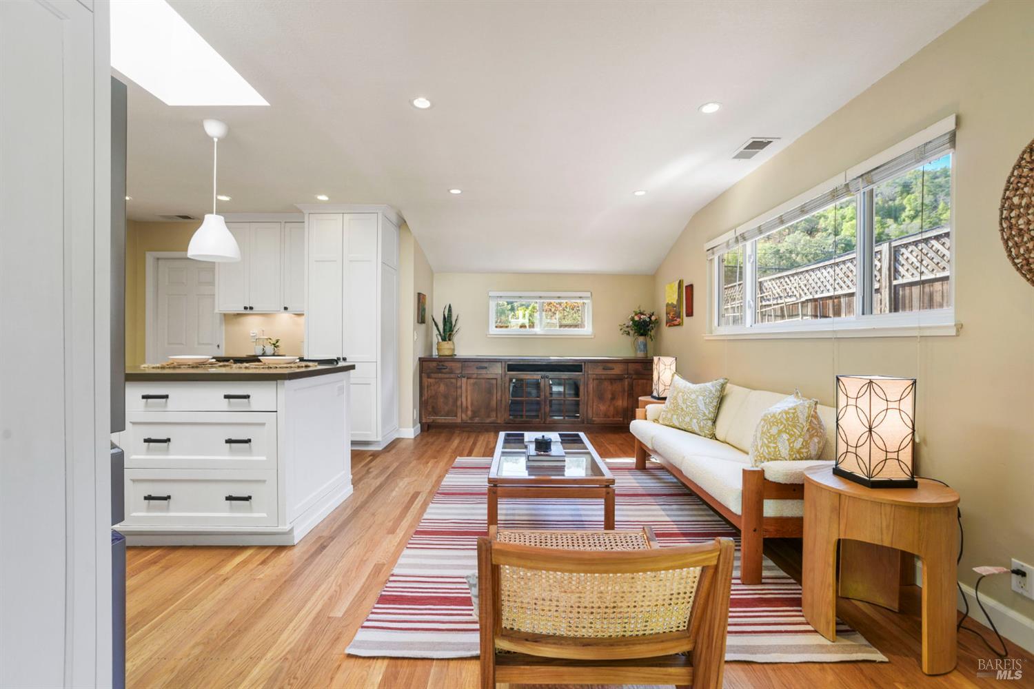 Detail Gallery Image 27 of 88 For 2594 Las Gallinas Ave, San Rafael,  CA 94903 - 3 Beds | 2 Baths