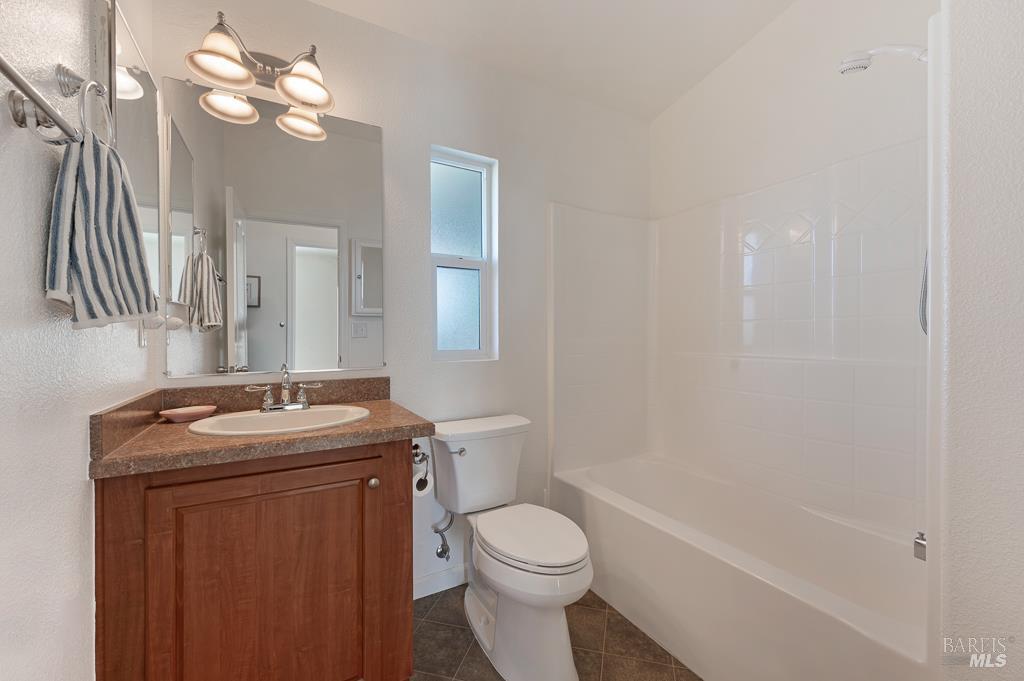 Detail Gallery Image 19 of 38 For 7 Oakwood Dr, Petaluma,  CA 94954 - 3 Beds | 2 Baths