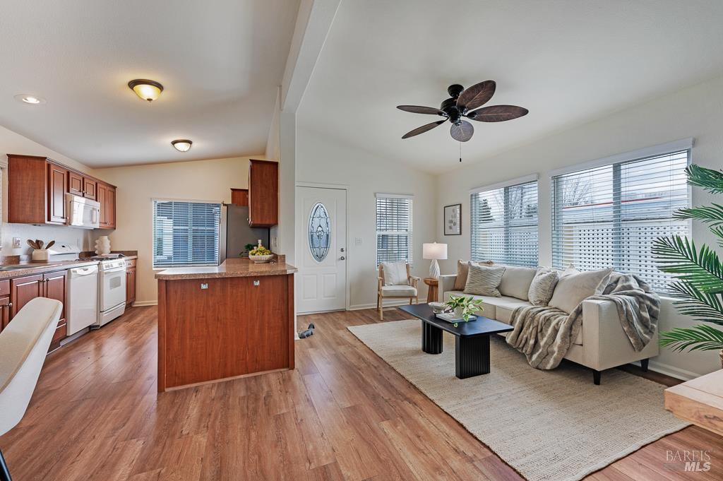 Detail Gallery Image 37 of 38 For 7 Oakwood Dr, Petaluma,  CA 94954 - 3 Beds | 2 Baths