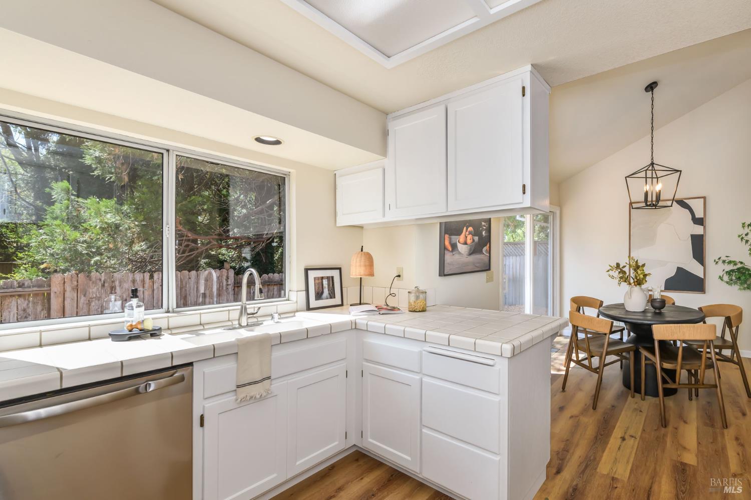 Detail Gallery Image 16 of 29 For 5086 Charmian Dr, Santa Rosa,  CA 95409 - 3 Beds | 2 Baths