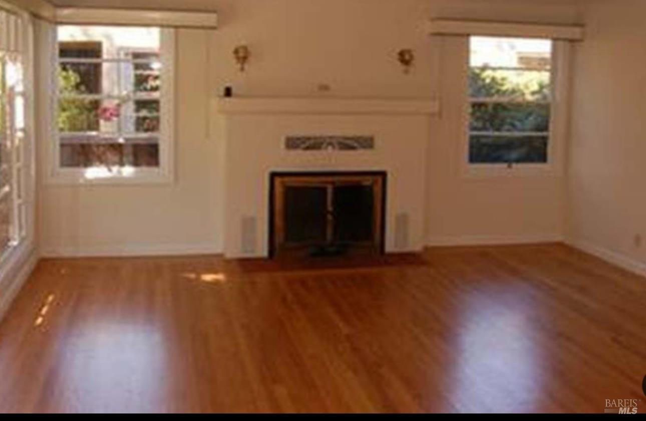 Detail Gallery Image 2 of 11 For 905 Valle Vista Ave, Vallejo,  CA 94590 - 3 Beds | 1/1 Baths