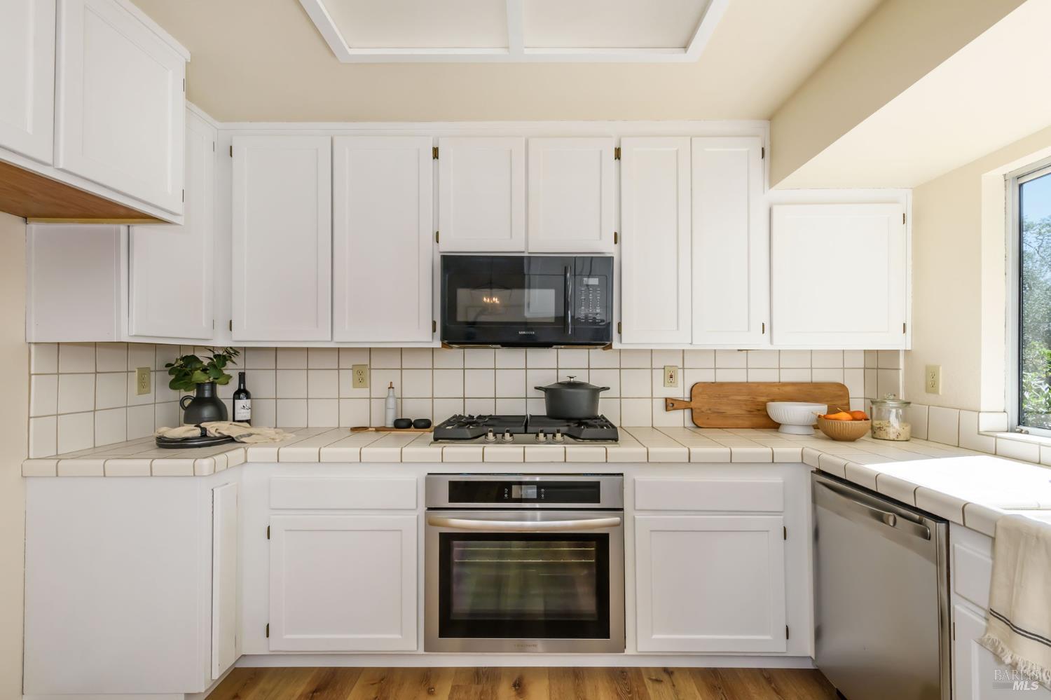 Detail Gallery Image 14 of 29 For 5086 Charmian Dr, Santa Rosa,  CA 95409 - 3 Beds | 2 Baths