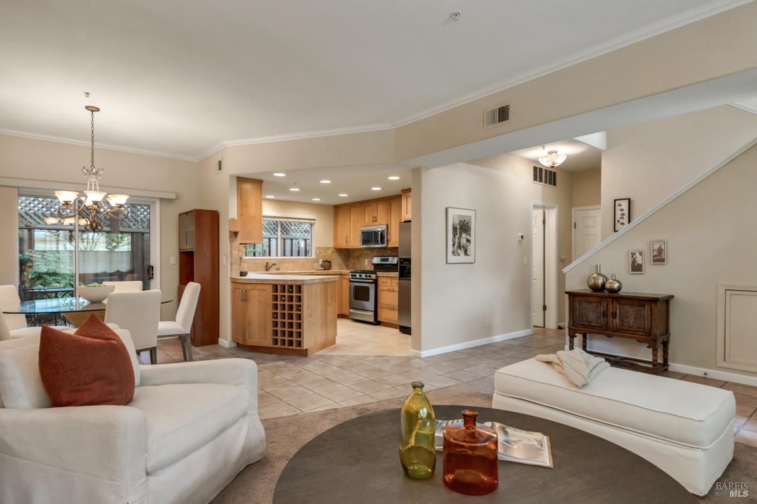 Detail Gallery Image 8 of 36 For 935 W Spain St #L,  Sonoma,  CA 95476 - 3 Beds | 2/1 Baths