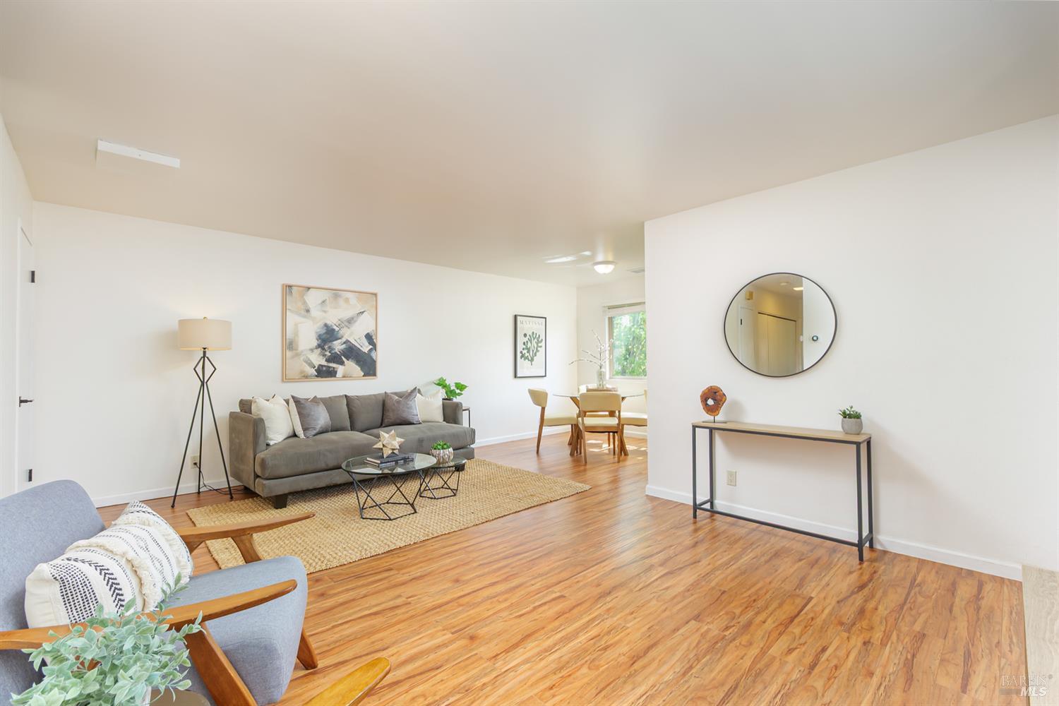 Detail Gallery Image 3 of 23 For 323 Silvio Ln, Novato,  CA 94947 - 2 Beds | 1 Baths