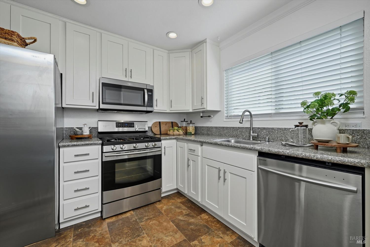 Detail Gallery Image 7 of 25 For 1818 Primavera Ct, Santa Rosa,  CA 95409 - 2 Beds | 1 Baths