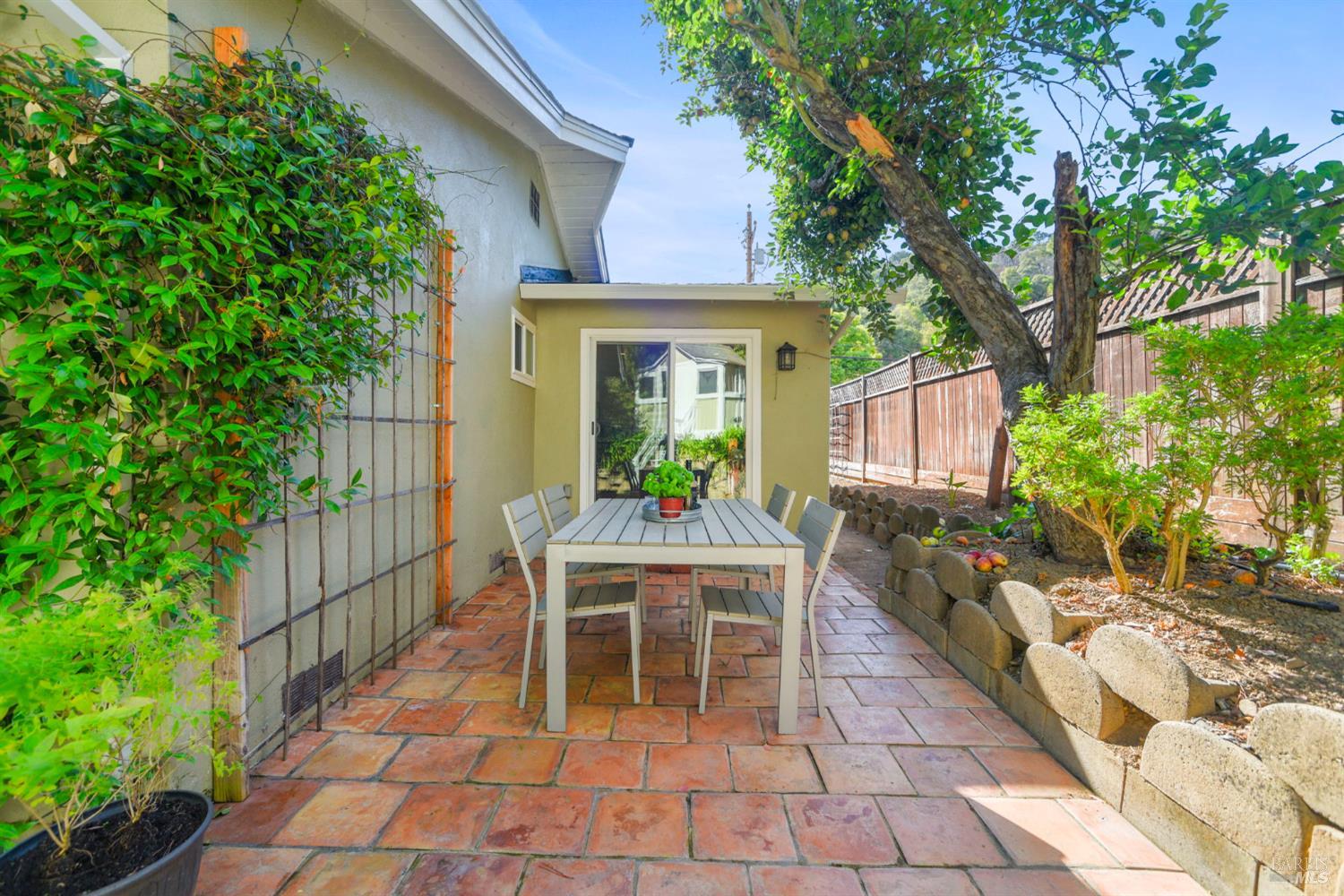 Detail Gallery Image 31 of 88 For 2594 Las Gallinas Ave, San Rafael,  CA 94903 - 3 Beds | 2 Baths