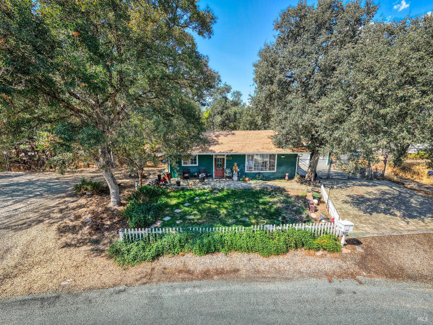 Detail Gallery Image 8 of 42 For 9303 Stagecoach Ln, Lower Lake,  CA 95457 - 4 Beds | 2 Baths