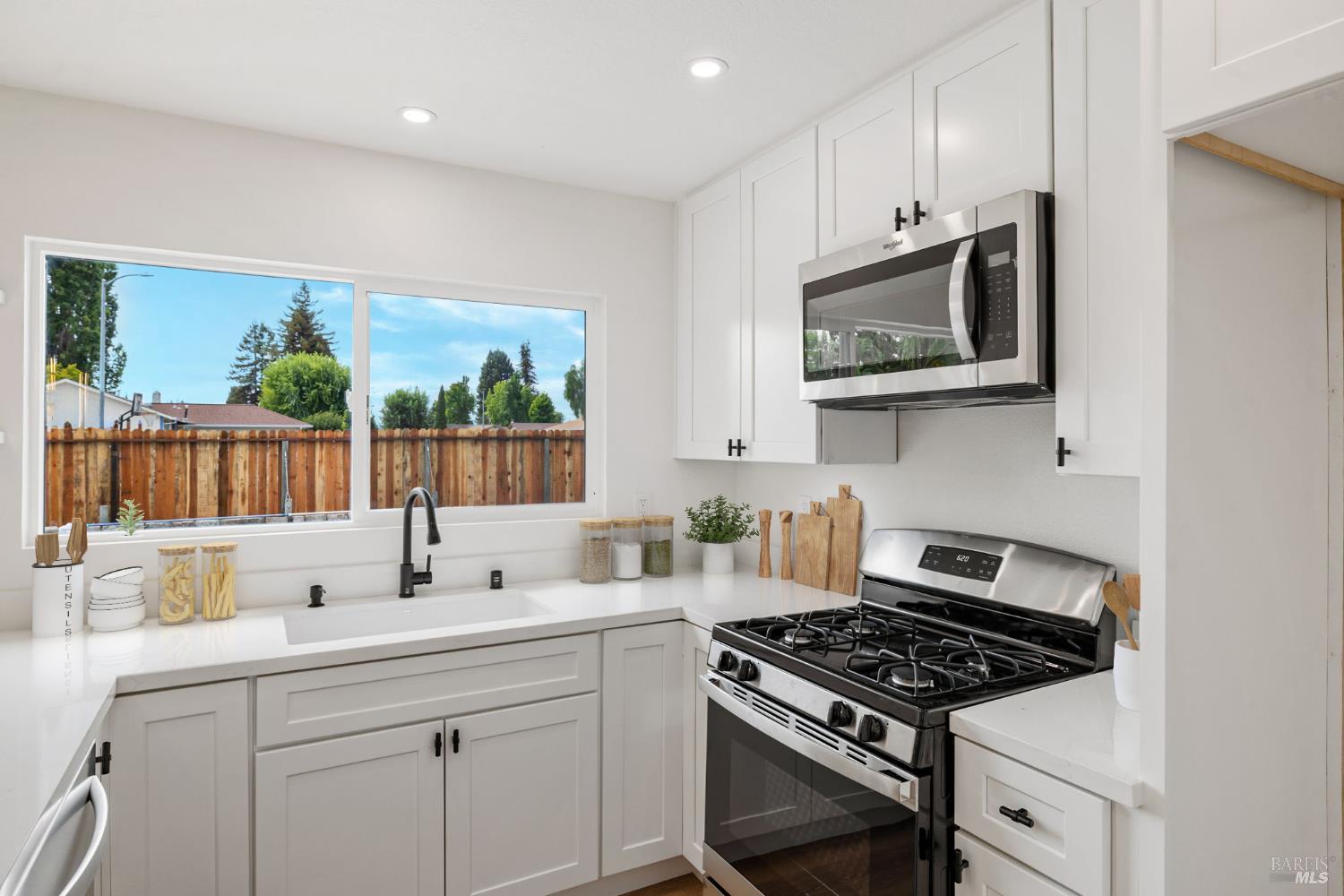 Detail Gallery Image 25 of 55 For 7402 Circle Dr, Rohnert Park,  CA 94928 - 3 Beds | 2 Baths