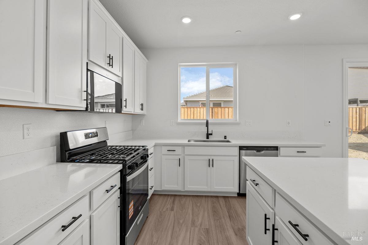 Detail Gallery Image 7 of 17 For 5413 Riverview Ln, Antioch,  CA 94531 - 4 Beds | 3 Baths