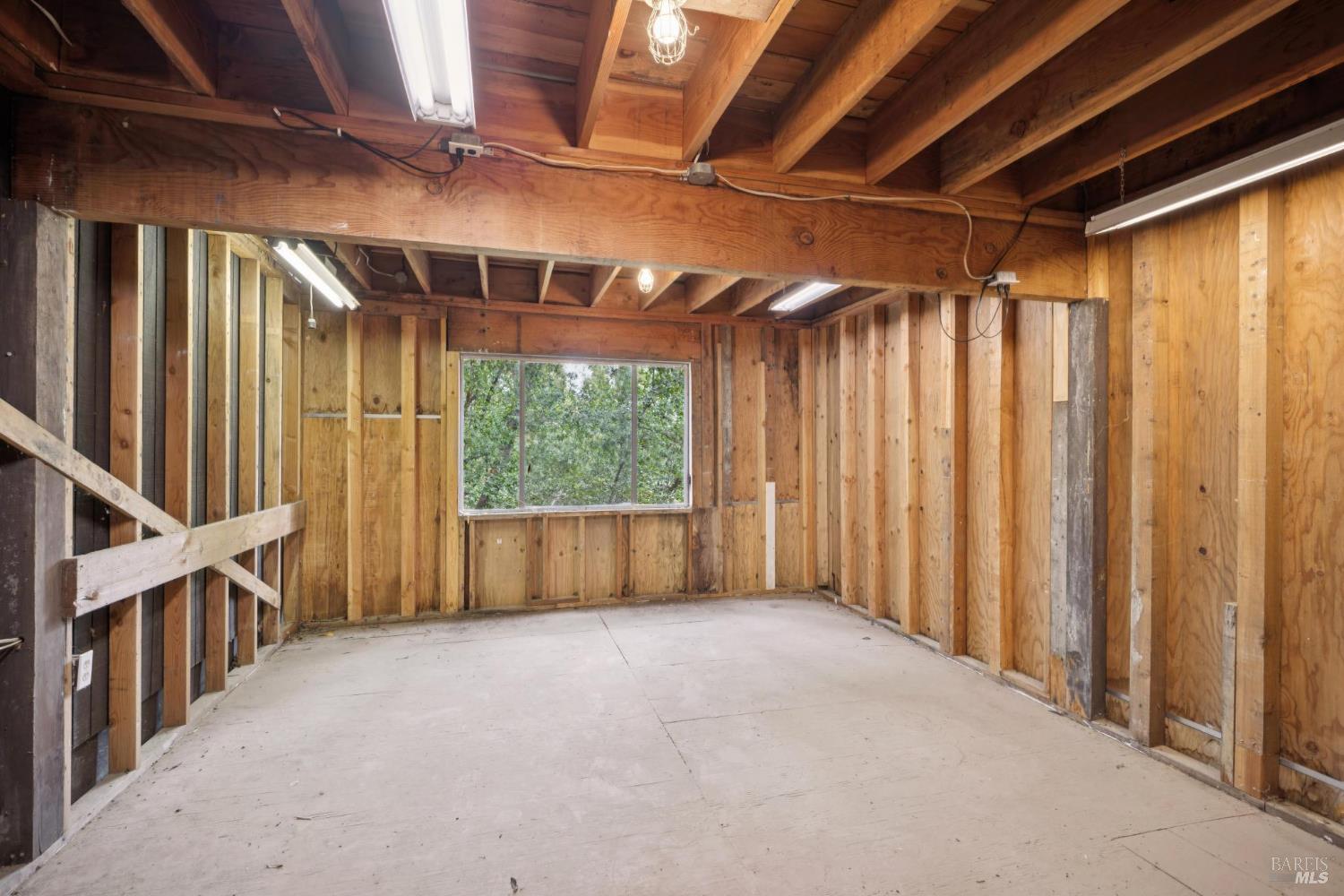 Detail Gallery Image 10 of 11 For 739 Redwood Rd, San Anselmo,  CA 94960 - 3 Beds | 2 Baths