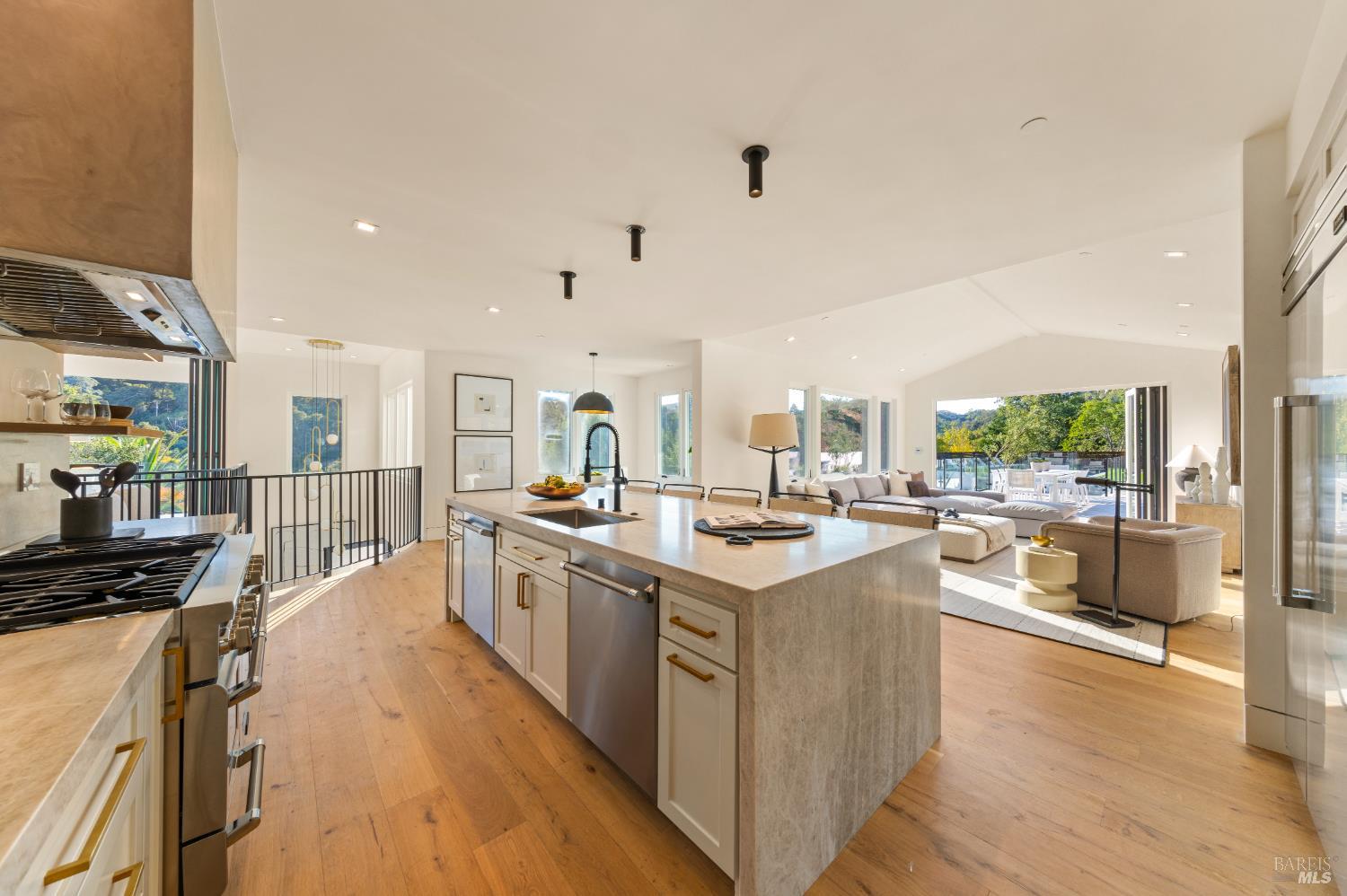 Detail Gallery Image 23 of 83 For 87 Laurel Grove Ave, Ross,  CA 94957 - 5 Beds | 4/1 Baths