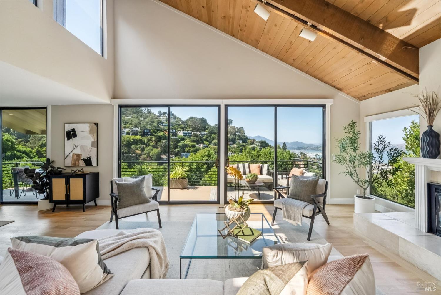 Detail Gallery Image 9 of 51 For 184 Santa Rosa Ave, Sausalito,  CA 94965 - 3 Beds | 2/1 Baths