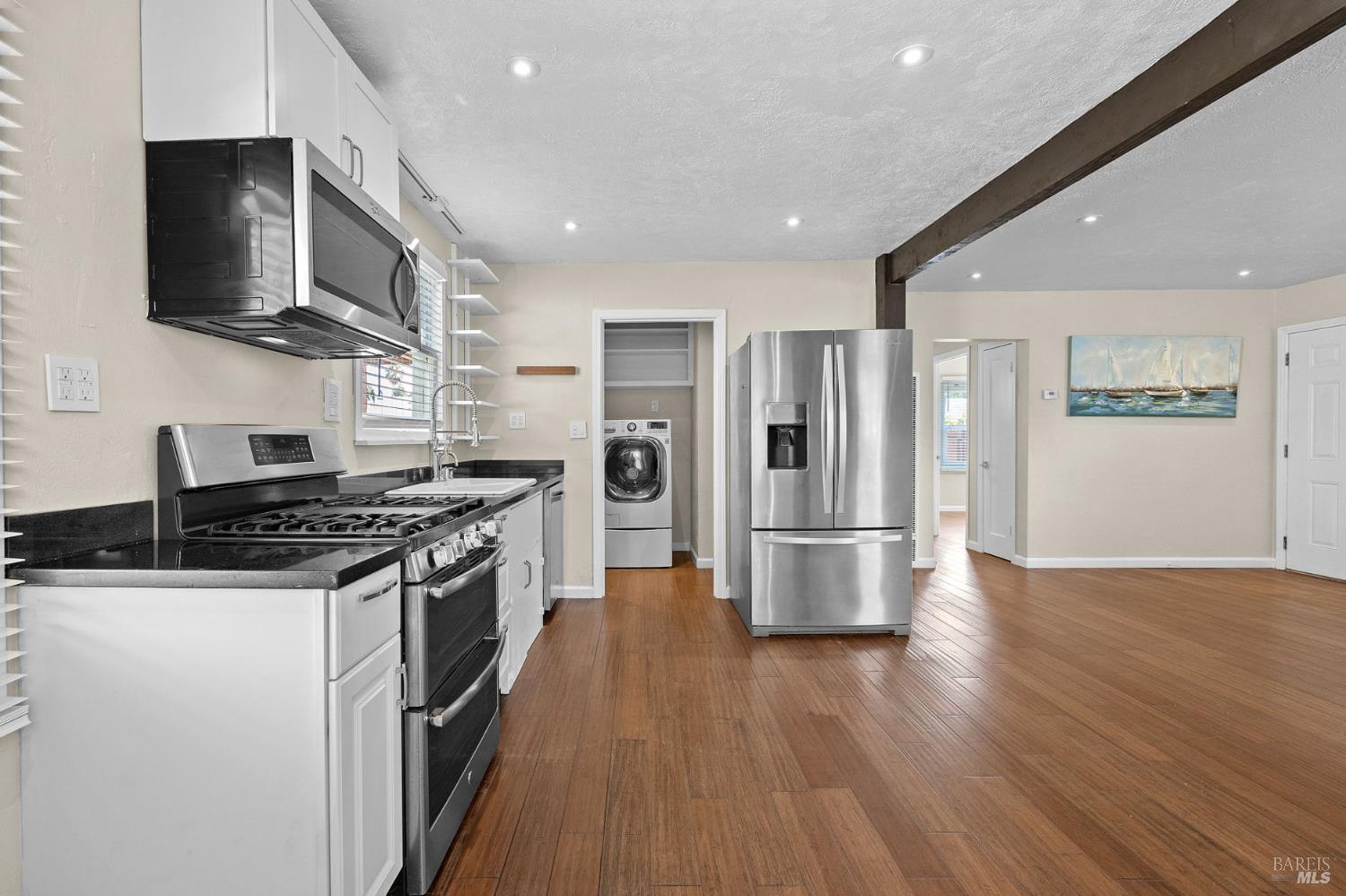 Detail Gallery Image 7 of 30 For 600 Buss Ave, Vallejo,  CA 94591 - 2 Beds | 1 Baths