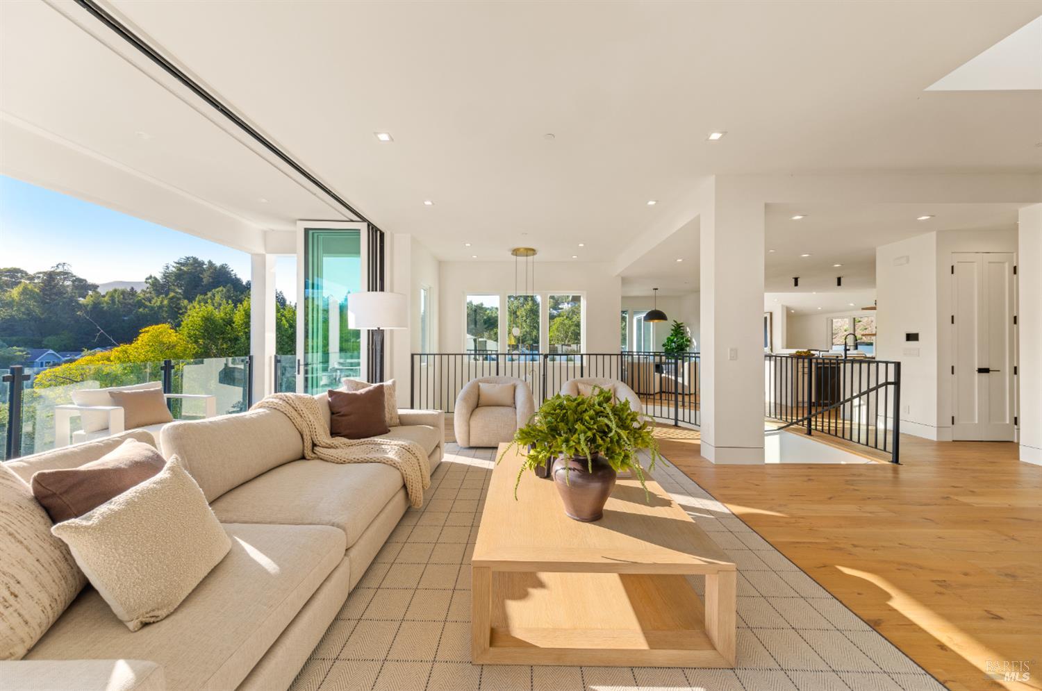Detail Gallery Image 12 of 83 For 87 Laurel Grove Ave, Ross,  CA 94957 - 5 Beds | 4/1 Baths