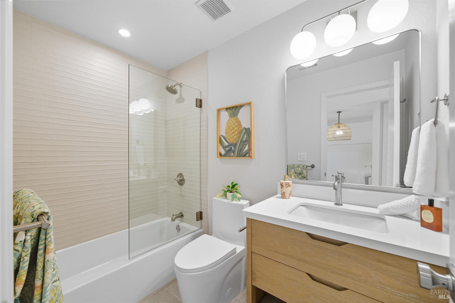 Detail Gallery Image 30 of 44 For 32 Basinside Way, Alameda,  CA 94502 - 3 Beds | 2/1 Baths