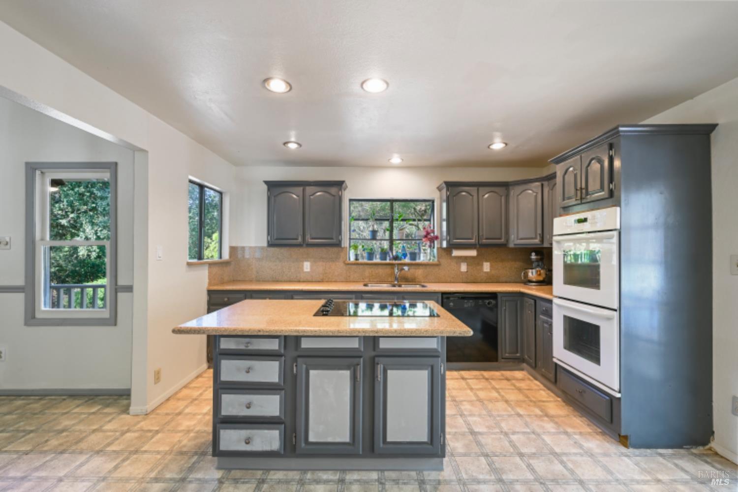Detail Gallery Image 15 of 87 For 31258 Highway 128 Rd, Cloverdale,  CA 95425 - 3 Beds | 3/1 Baths
