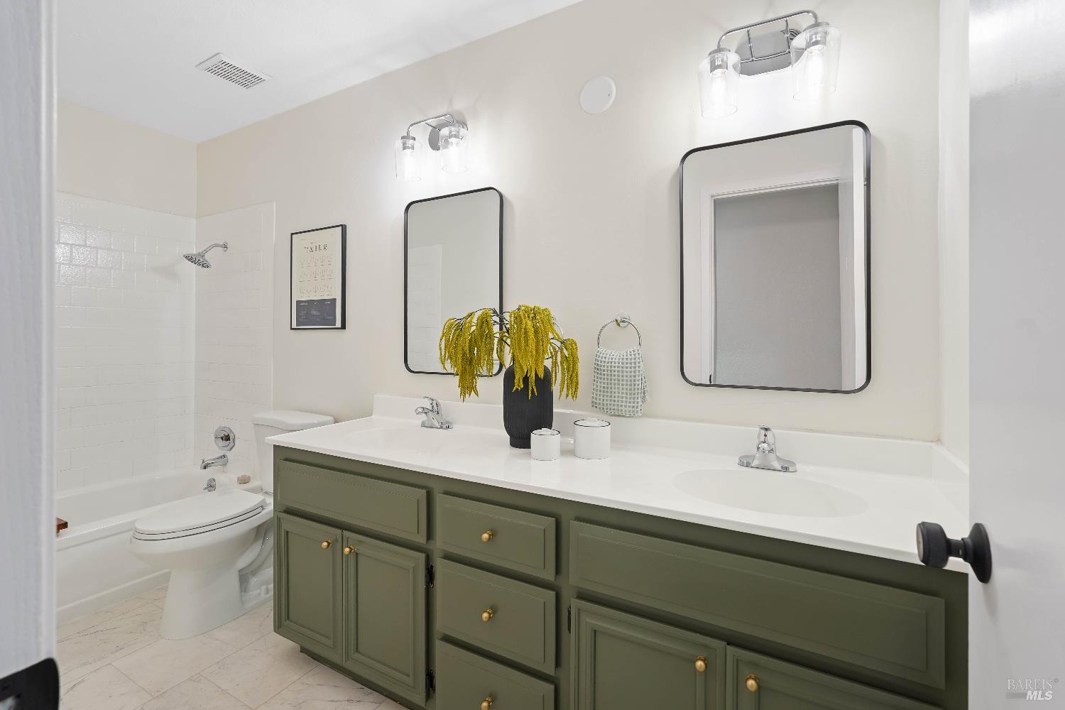 Detail Gallery Image 30 of 79 For 119 Woodstock Cir, Vacaville,  CA 95687 - 4 Beds | 2/1 Baths