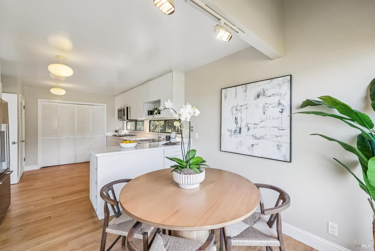Detail Gallery Image 26 of 51 For 184 Santa Rosa Ave, Sausalito,  CA 94965 - 3 Beds | 2/1 Baths