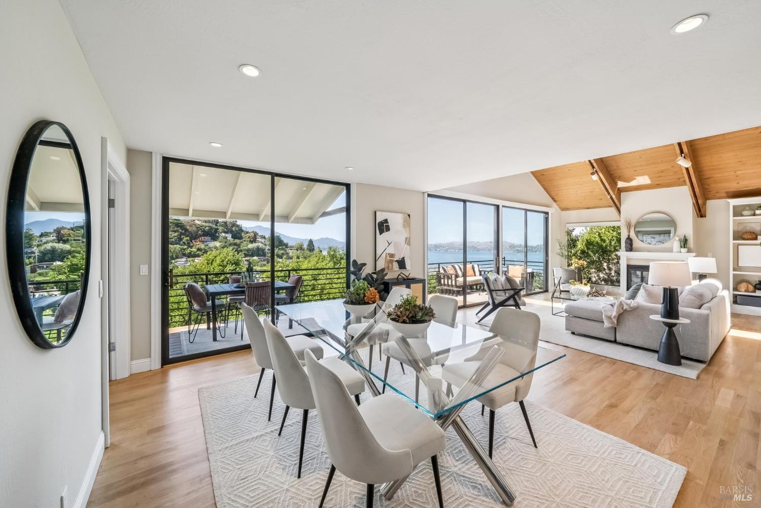 Detail Gallery Image 13 of 51 For 184 Santa Rosa Ave, Sausalito,  CA 94965 - 3 Beds | 2/1 Baths