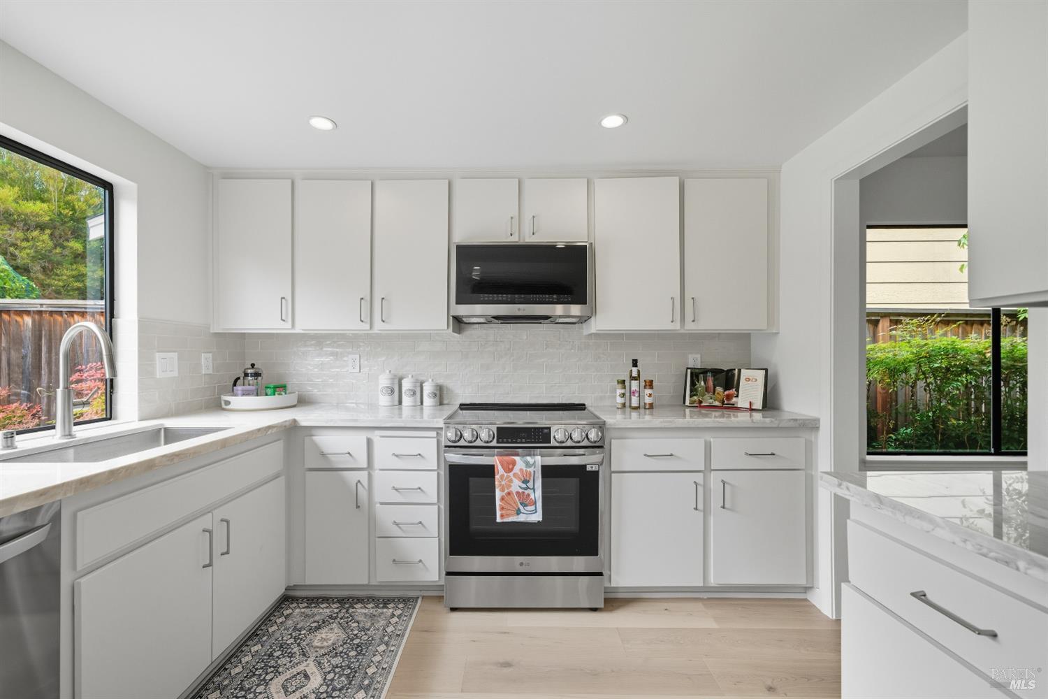 Detail Gallery Image 13 of 44 For 32 Basinside Way, Alameda,  CA 94502 - 3 Beds | 2/1 Baths