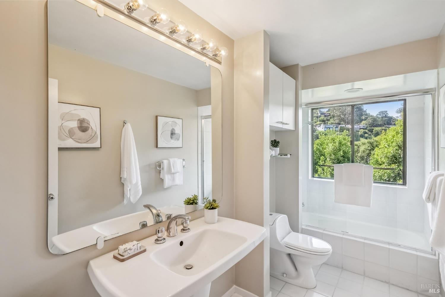 Detail Gallery Image 47 of 51 For 184 Santa Rosa Ave, Sausalito,  CA 94965 - 3 Beds | 2/1 Baths