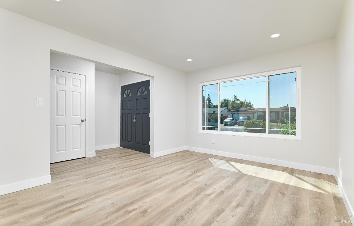 Detail Gallery Image 5 of 28 For 96 Coral Ln, Suisun City,  CA 94585 - 3 Beds | 2 Baths