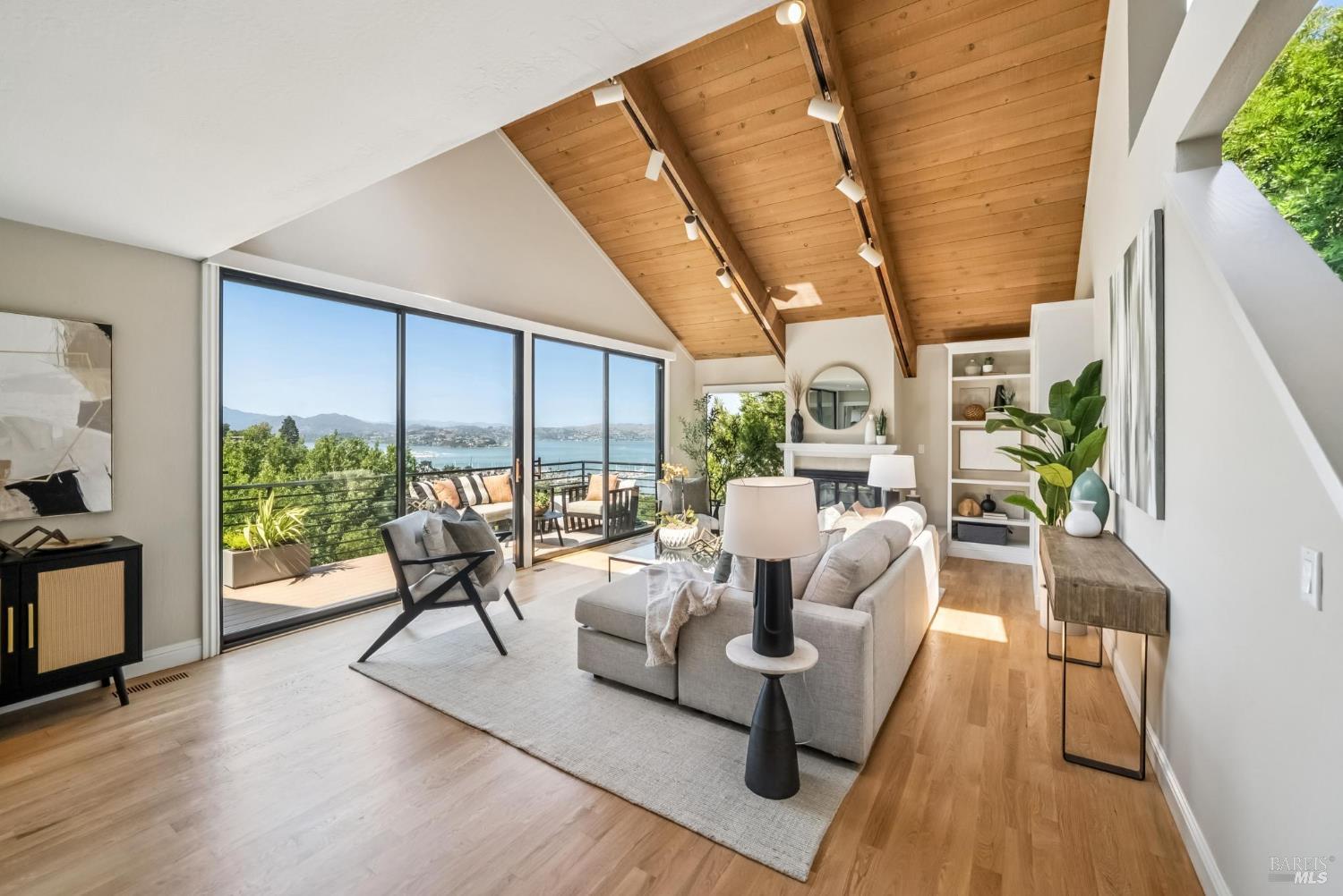 Detail Gallery Image 4 of 51 For 184 Santa Rosa Ave, Sausalito,  CA 94965 - 3 Beds | 2/1 Baths