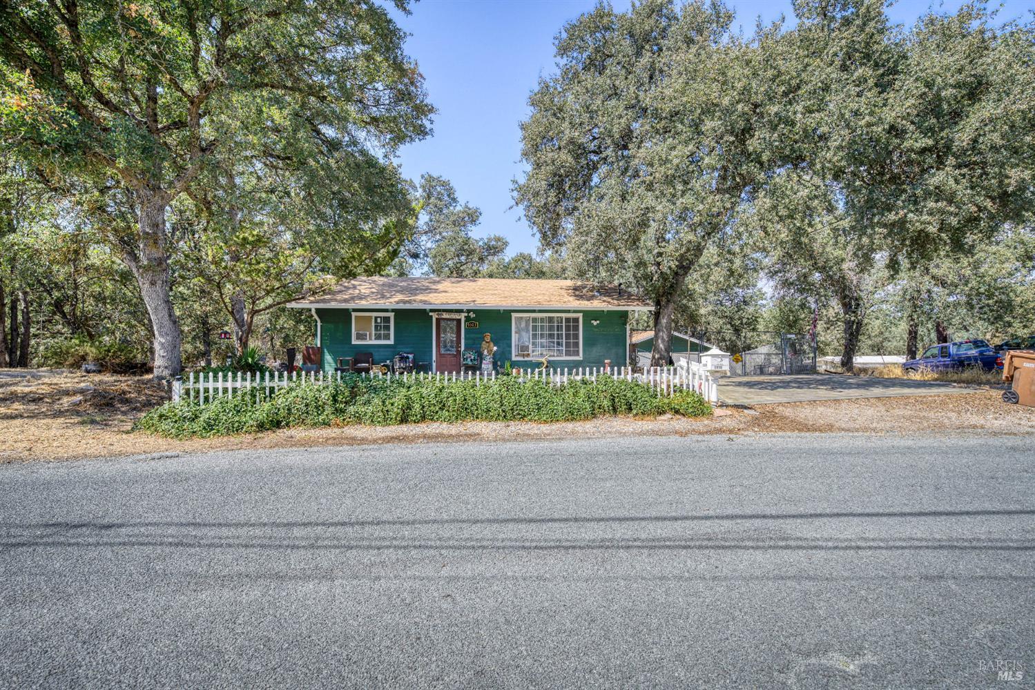 Detail Gallery Image 4 of 42 For 9303 Stagecoach Ln, Lower Lake,  CA 95457 - 4 Beds | 2 Baths