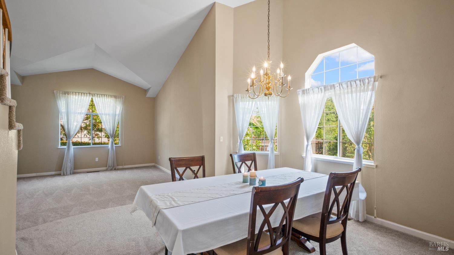 Detail Gallery Image 14 of 75 For 2231 Silver Fox Cir, Fairfield,  CA 94534 - 4 Beds | 3 Baths