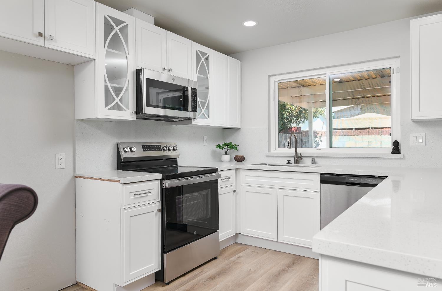 Detail Gallery Image 8 of 28 For 96 Coral Ln, Suisun City,  CA 94585 - 3 Beds | 2 Baths