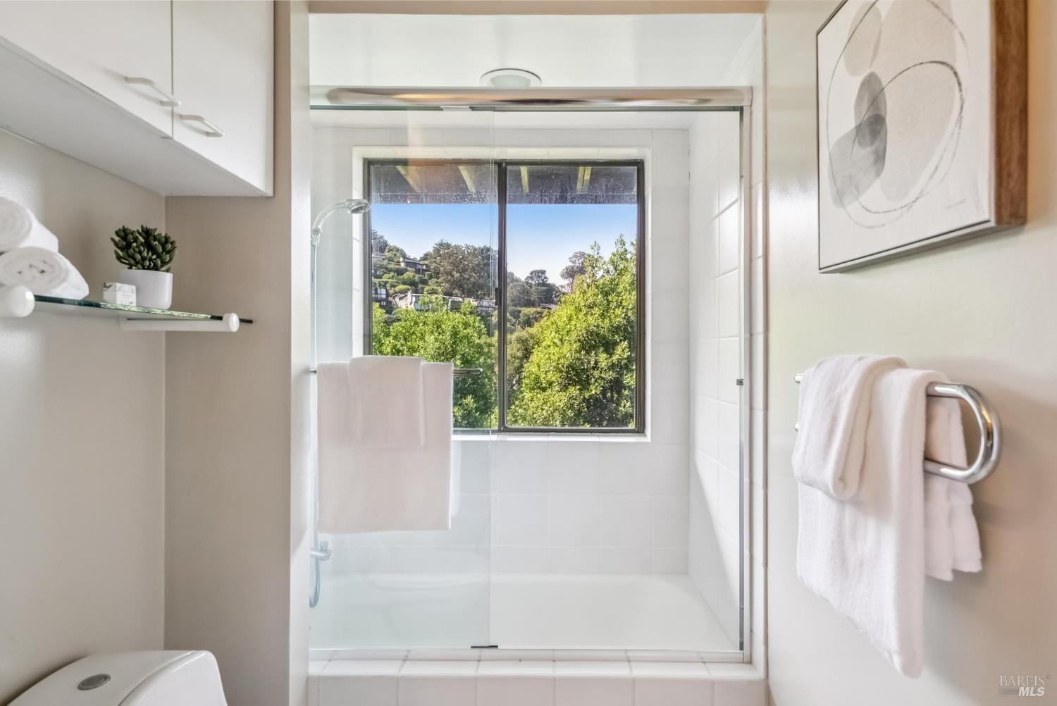 Detail Gallery Image 48 of 51 For 184 Santa Rosa Ave, Sausalito,  CA 94965 - 3 Beds | 2/1 Baths