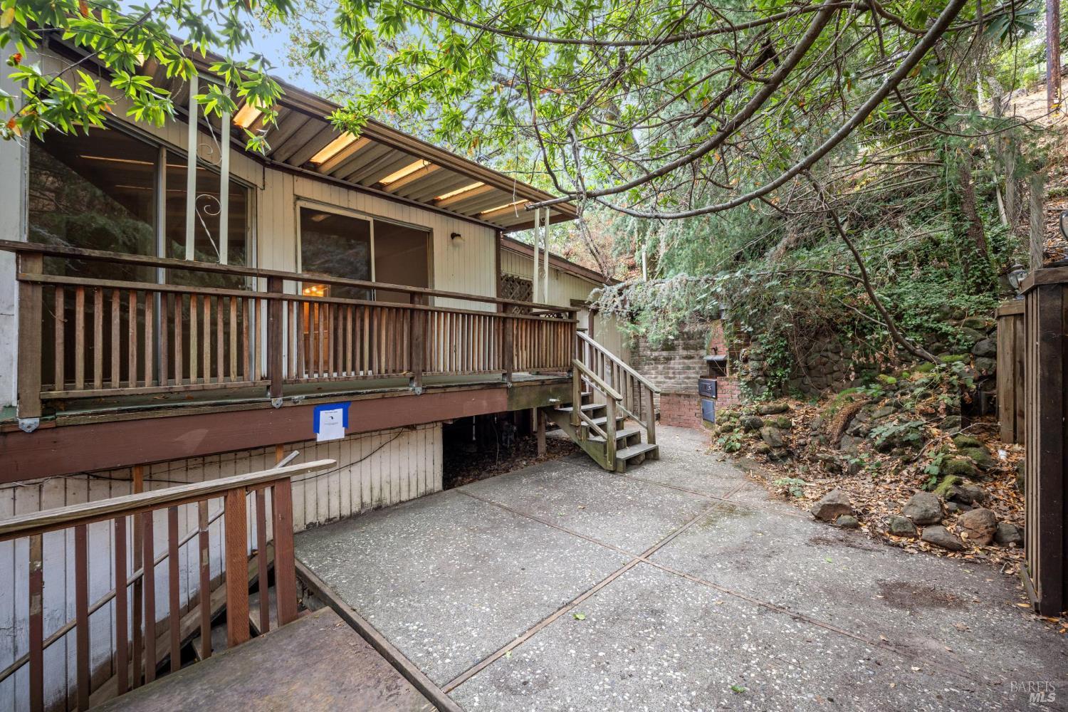 Detail Gallery Image 7 of 11 For 739 Redwood Rd, San Anselmo,  CA 94960 - 3 Beds | 2 Baths