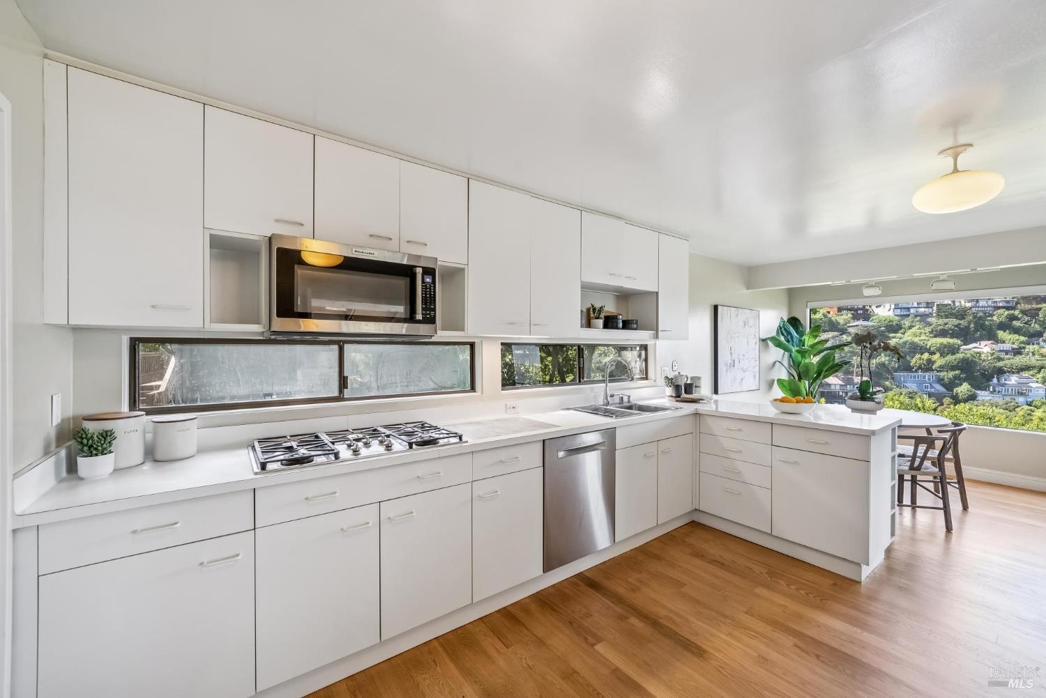 Detail Gallery Image 20 of 51 For 184 Santa Rosa Ave, Sausalito,  CA 94965 - 3 Beds | 2/1 Baths