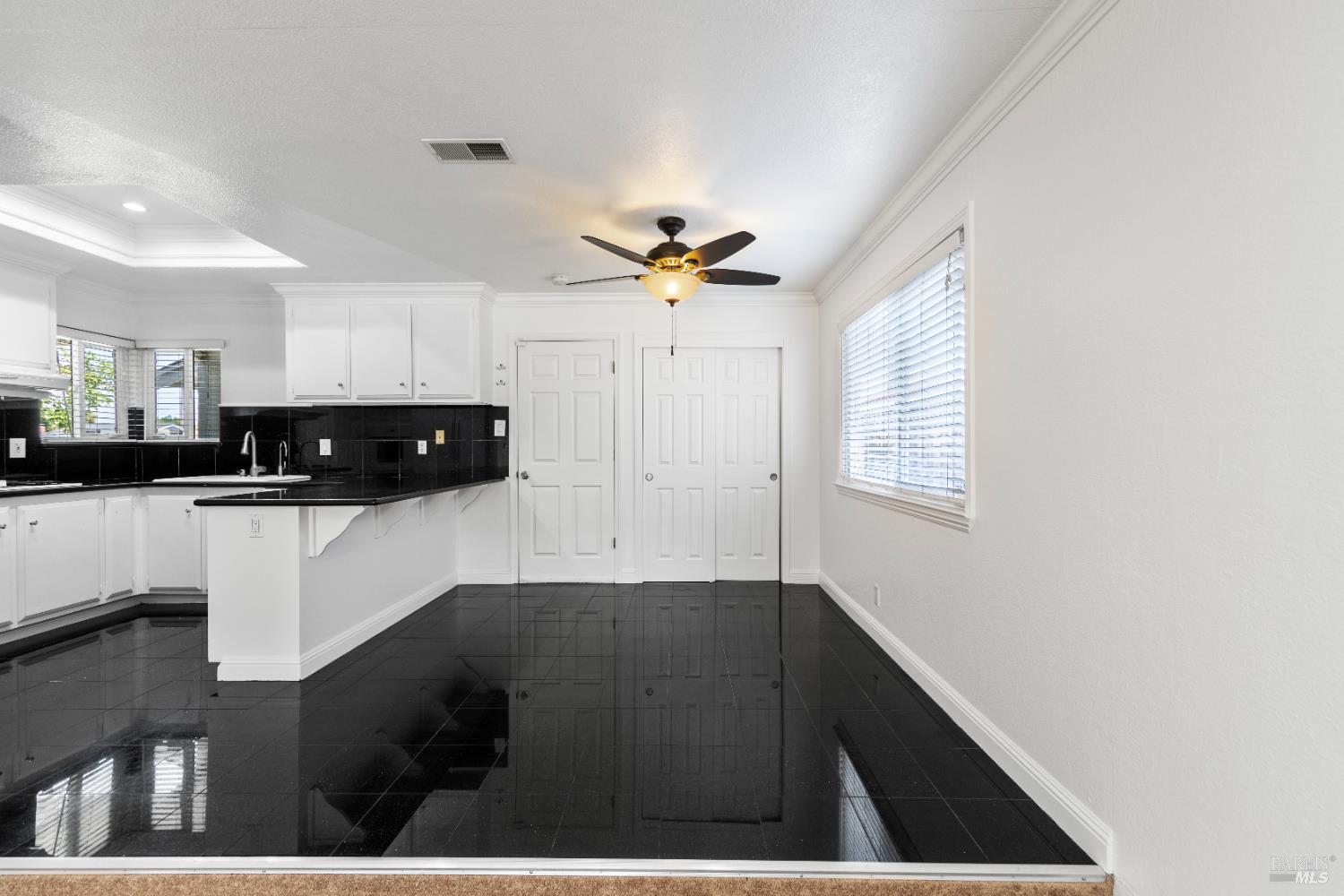 Detail Gallery Image 4 of 27 For 2706 Kendrick Cir, San Jose,  CA 95121 - 3 Beds | 2 Baths
