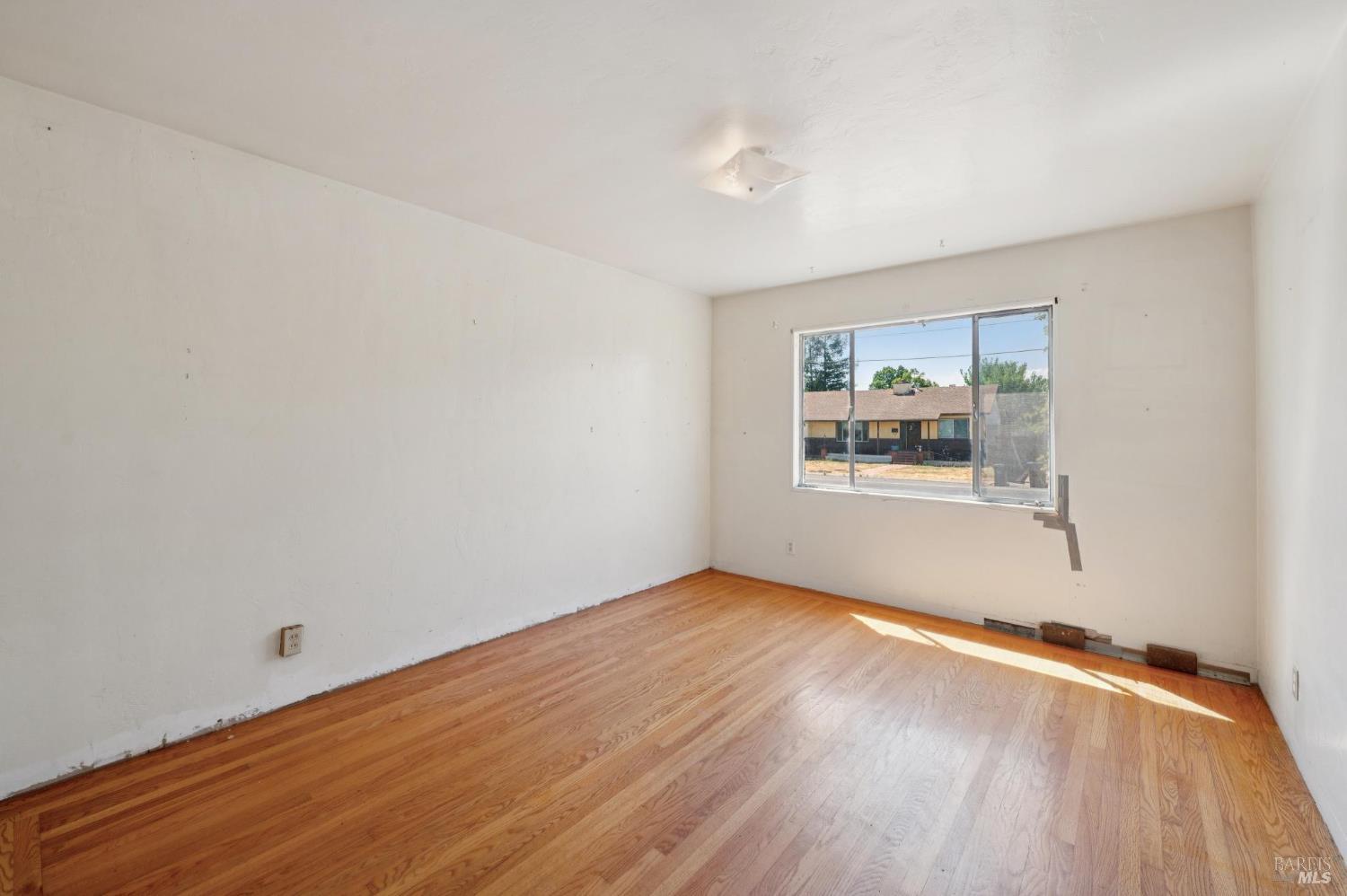 Detail Gallery Image 6 of 10 For 106 La Pasada Way, San Rafael,  CA 94903 - 3 Beds | 1 Baths