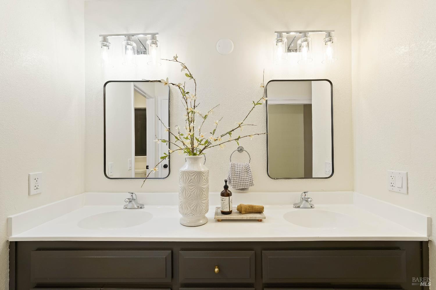 Detail Gallery Image 53 of 79 For 119 Woodstock Cir, Vacaville,  CA 95687 - 4 Beds | 2/1 Baths